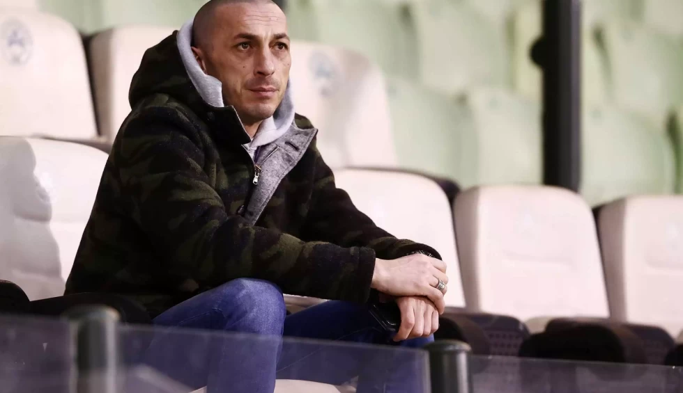 A generic square placeholder image with rounded corners in a figure.