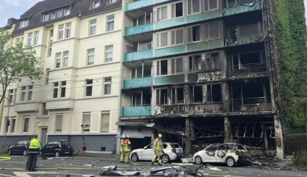 A generic square placeholder image with rounded corners in a figure.