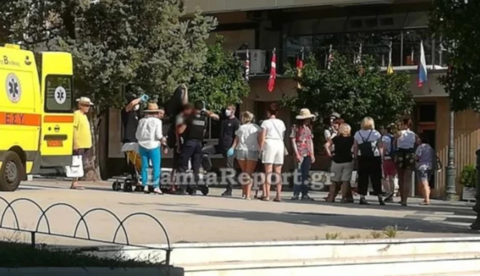 A generic square placeholder image with rounded corners in a figure.