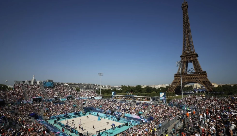 A generic square placeholder image with rounded corners in a figure.