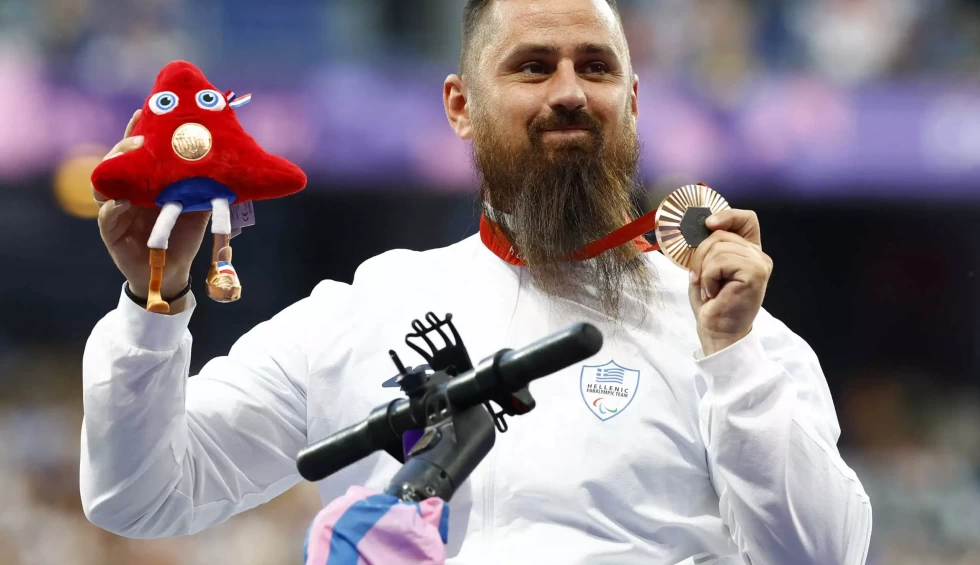 A generic square placeholder image with rounded corners in a figure.