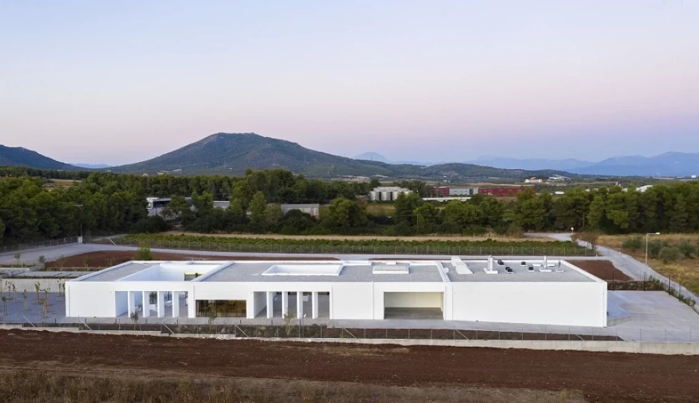 A generic square placeholder image with rounded corners in a figure.