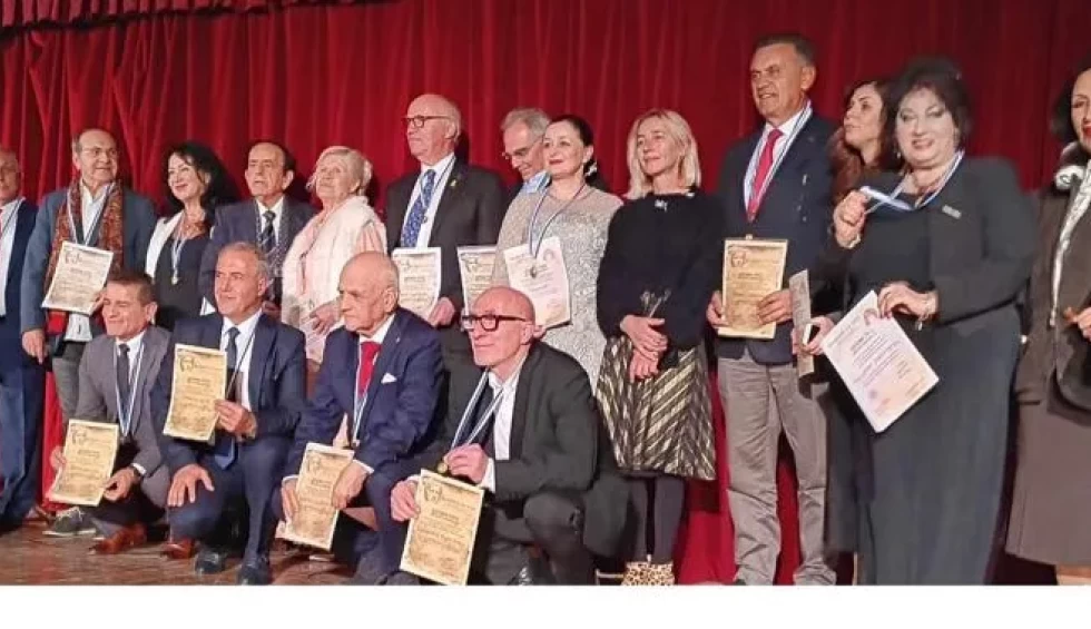 A generic square placeholder image with rounded corners in a figure.