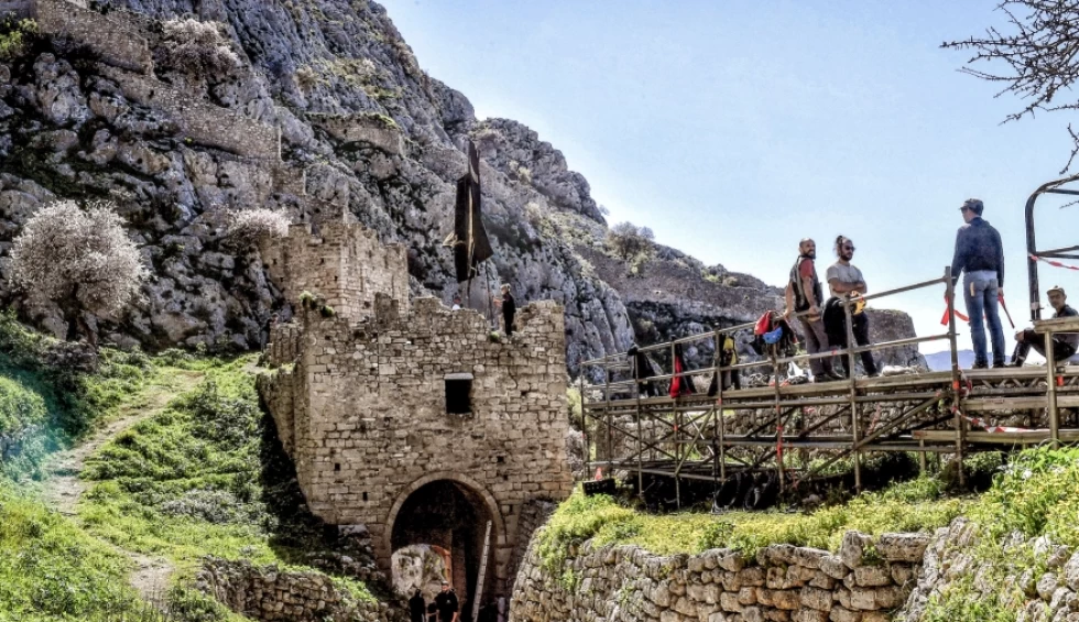 A generic square placeholder image with rounded corners in a figure.