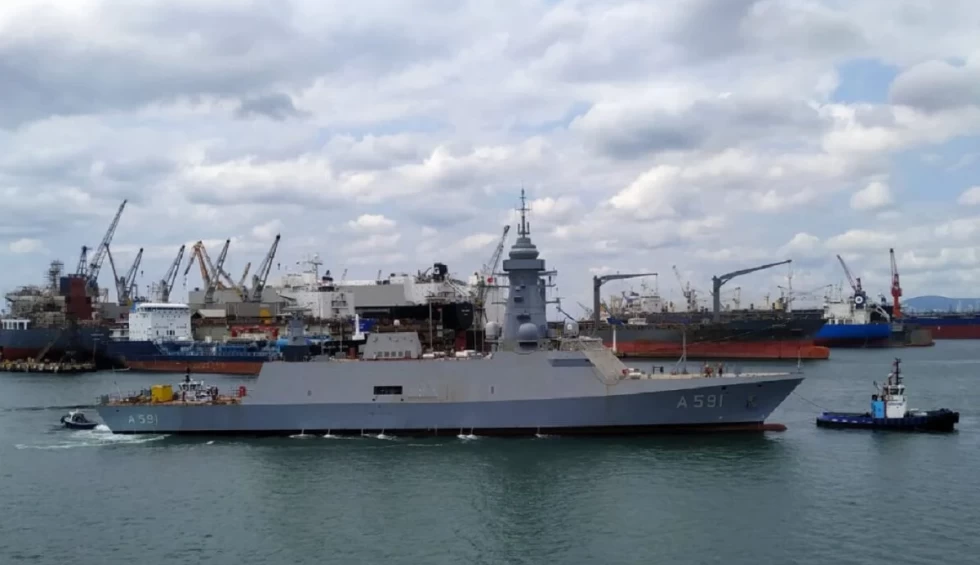 A generic square placeholder image with rounded corners in a figure.