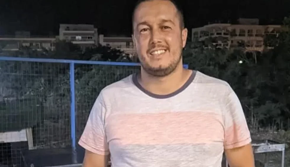 A generic square placeholder image with rounded corners in a figure.