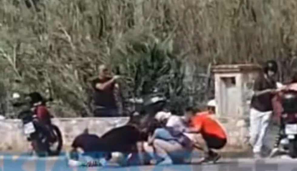 A generic square placeholder image with rounded corners in a figure.