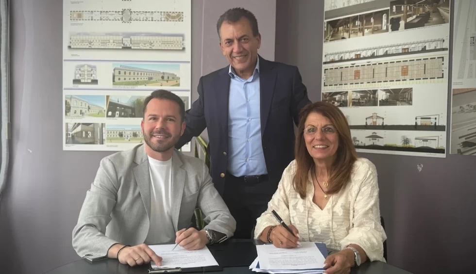 A generic square placeholder image with rounded corners in a figure.