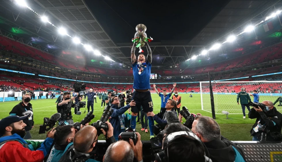 A generic square placeholder image with rounded corners in a figure.