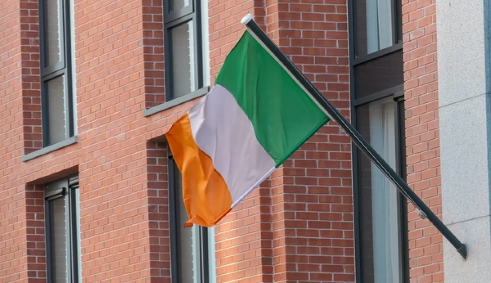 A generic square placeholder image with rounded corners in a figure.