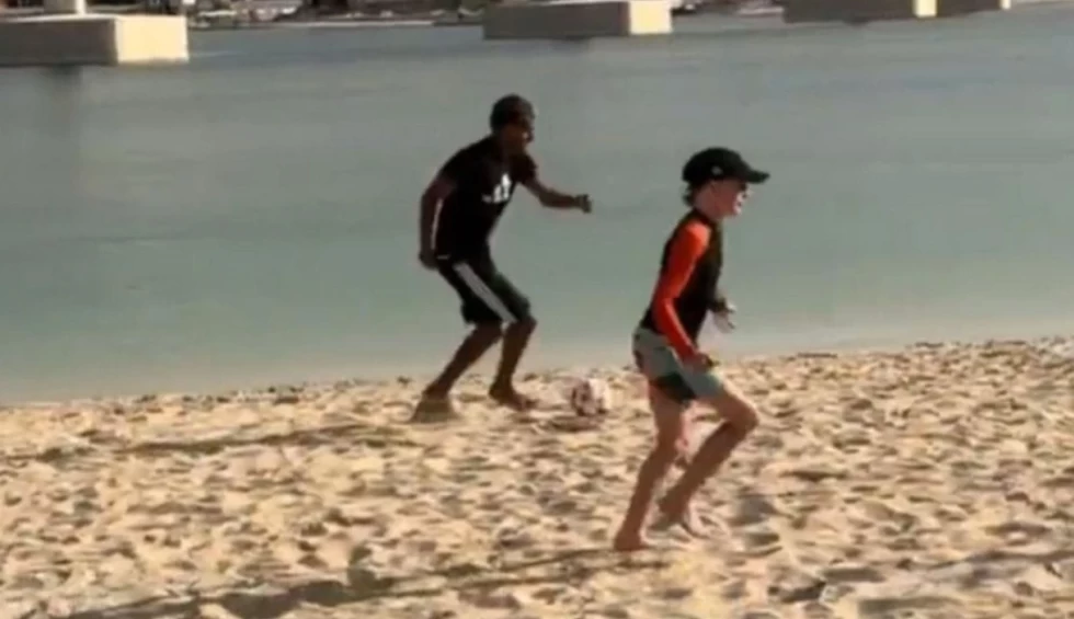 Στο Ντουμπάι για μπαλίτσα στην άμμο ο Γιαμάλ