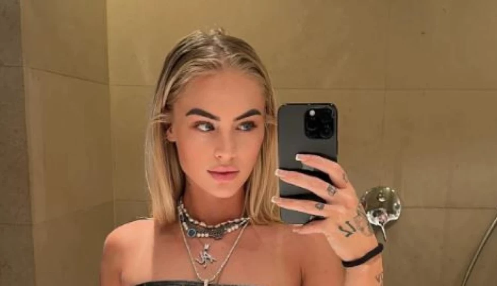 A generic square placeholder image with rounded corners in a figure.