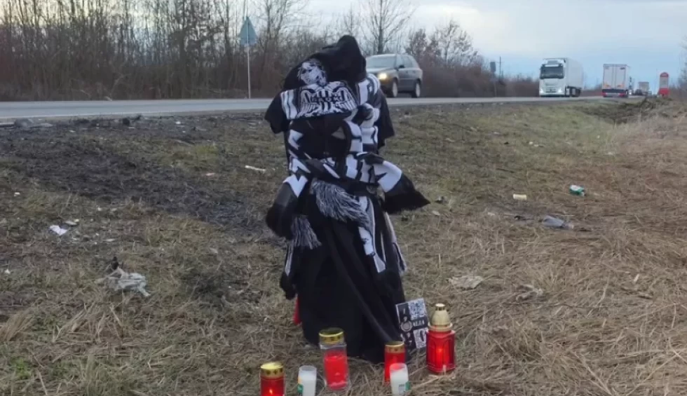 A generic square placeholder image with rounded corners in a figure.