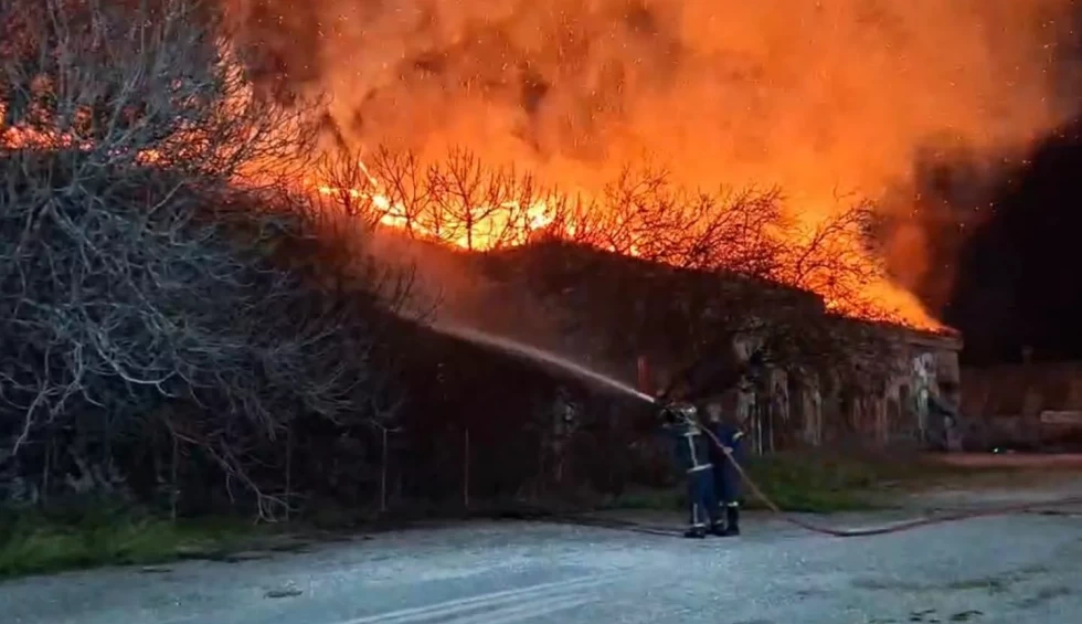 A generic square placeholder image with rounded corners in a figure.