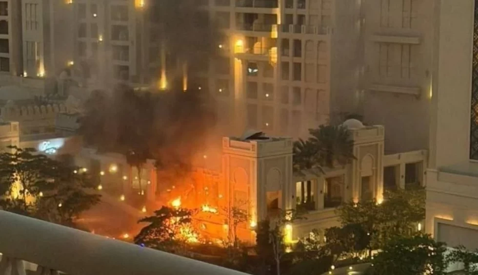 A generic square placeholder image with rounded corners in a figure.