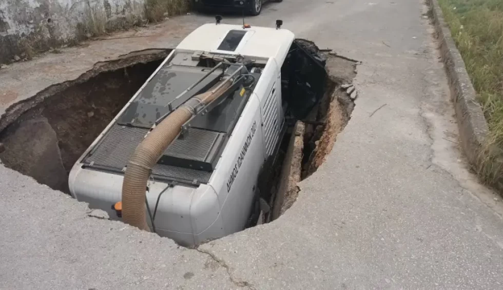 A generic square placeholder image with rounded corners in a figure.