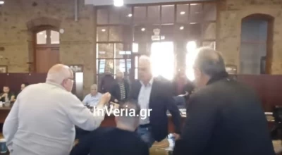 Βέροια-«Ρινγκ» το δημοτικό συμβούλιο: «Θα σου αστράψω μία!»-Δείτε τι συνέβη