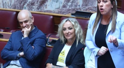 Κωνσταντοπούλου σε Αυγενάκη: «Σηκωθήκατε να μας χτυπήστε όπως στο αεροδρόμιο;»