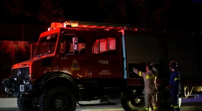 Θεσσαλονίκη: Ξέσπασε φωτιά στο στρατόπεδο Κόδρα (vid)