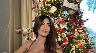 Σύντροφος παίκτη έβαλε... φωτιά ποζάροντας με εσώρουχα μπροστά από το Χριστουγεννιάτικο δέντρο