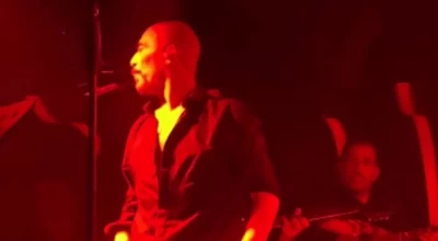 Ο Βαλάντης έφτυσε πάνω στη σκηνή: «Ήταν τσίχλα...»