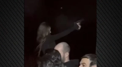 Έρευνα για την αστυνομικό που φαίνεται σε βίντεο να πυροβολεί... άσκοπα