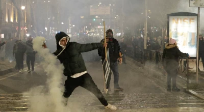 Αλβανία: Υποστηρικτές του Μπερίσα προκάλεσαν... χάος-Τραυματίες 16 αστυνομικοί