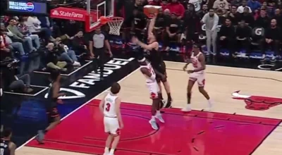 NBA: «Τσαλάκωσε» τον Μίλερ και «έσπασε» την μπασκέτα ο Σενγκούν